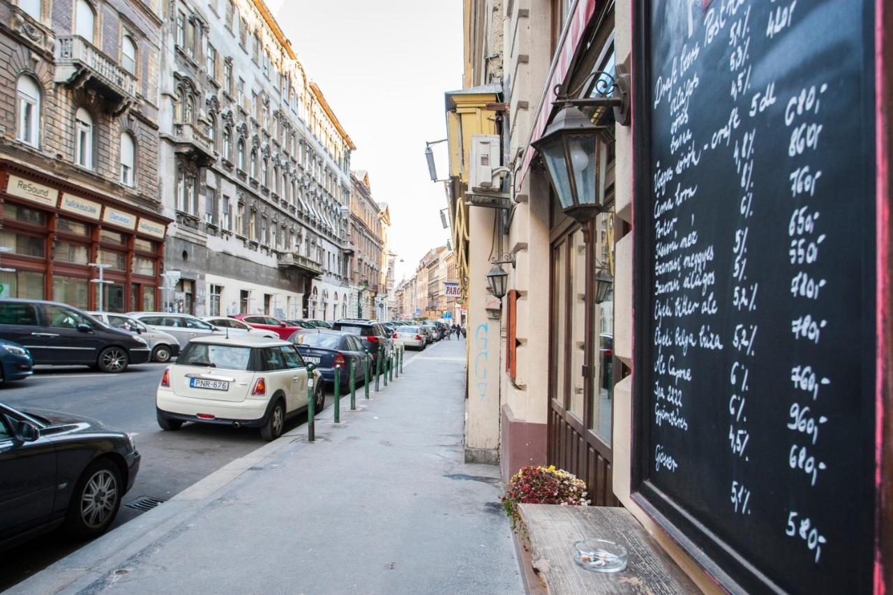 Inviting Flat In The Heart Of Town Apartamento Budapeste Exterior foto